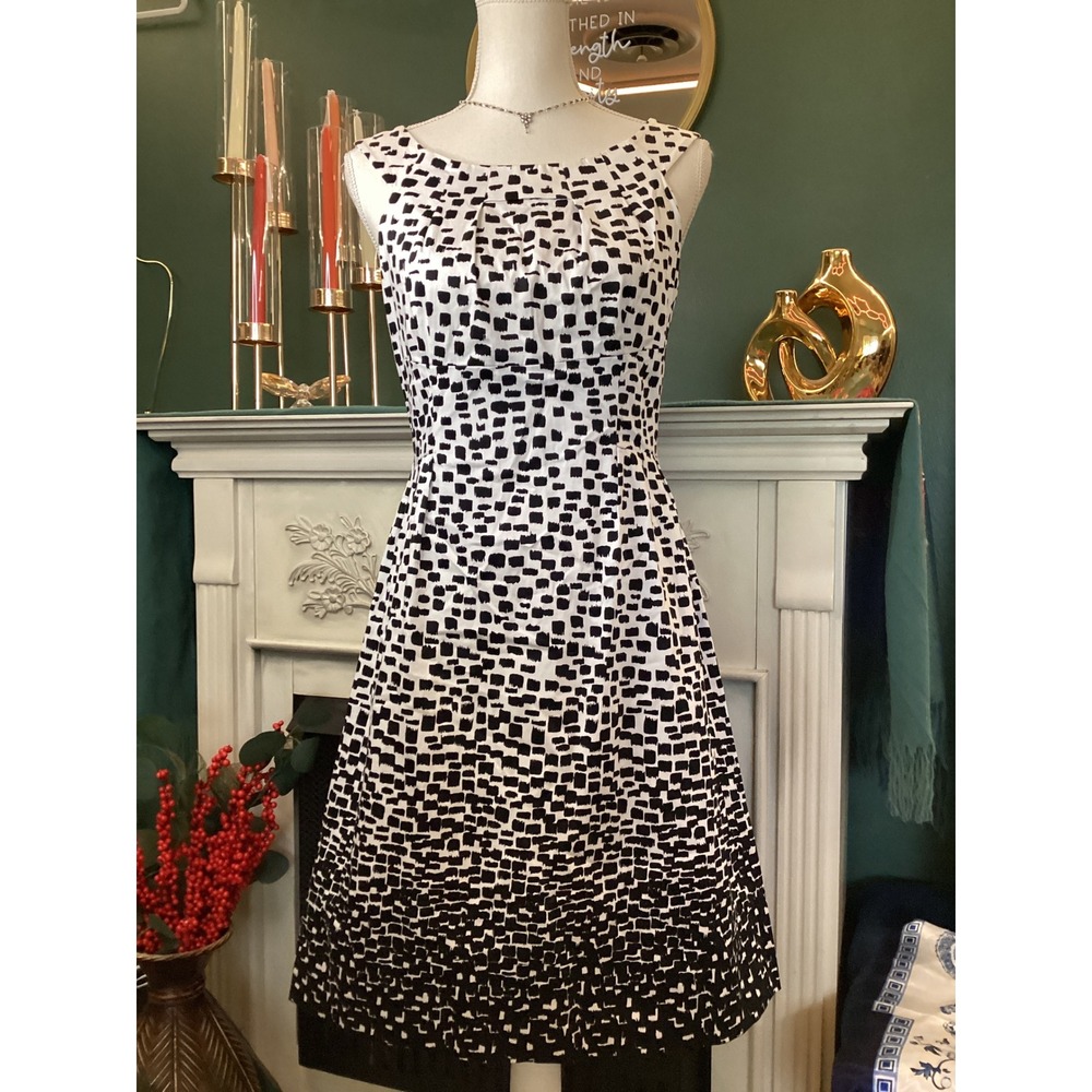 Calvin Klein Fit and Flare Dress SZ Small Black White Abstract Print‎ Excellent